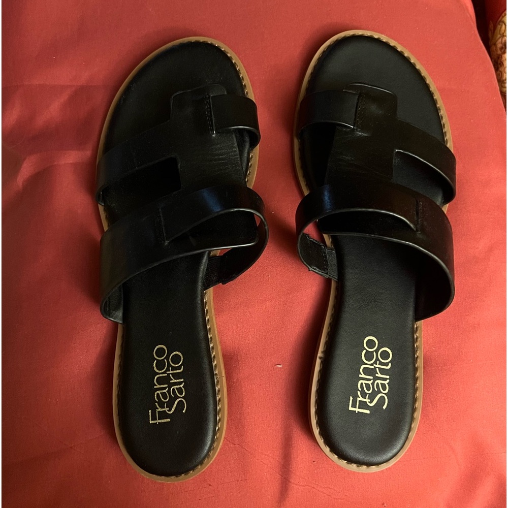 Franco Sarto flat Sandals Black Size 8-1/2 fit like a size 8. Worn outside once.